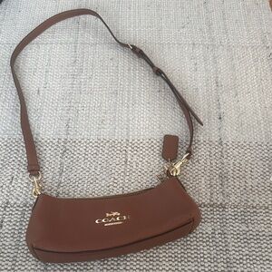 NWOT COACH Brown Pebbled Leather Crossbody Bag with Gold Hardware